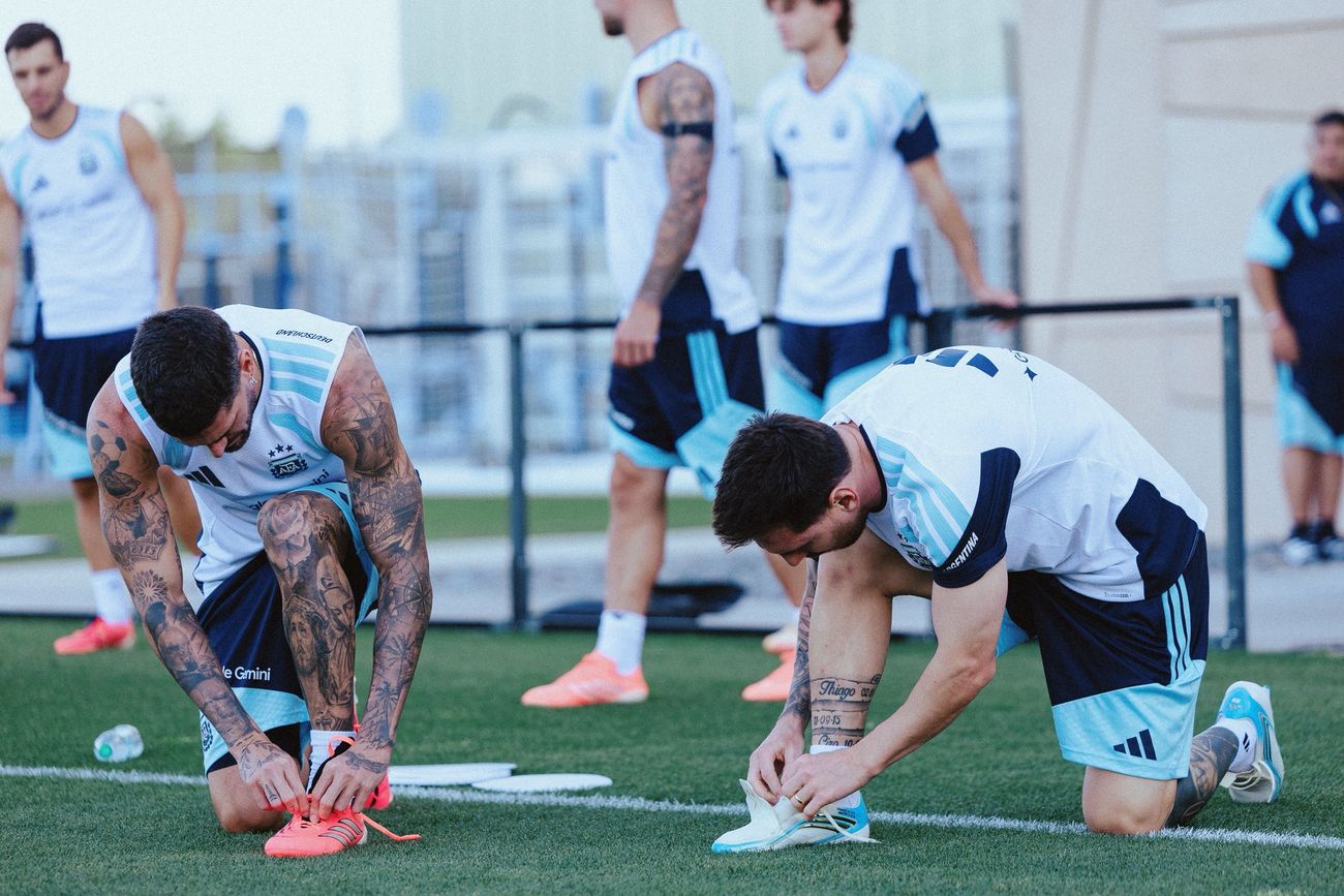 Messi junto a De Paul.