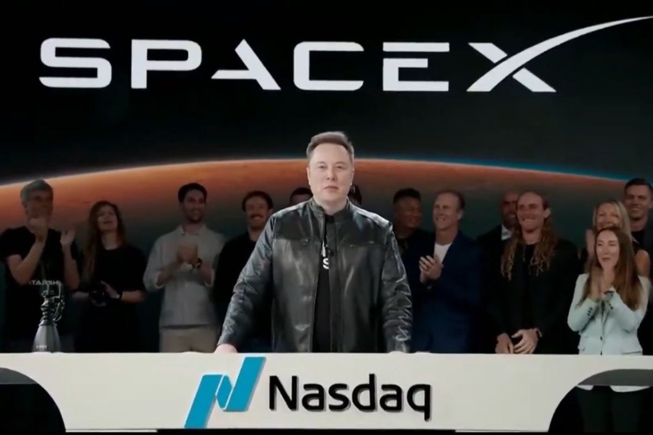 Elon Musk se convirtió en el primer billonario del mundo tras el debut de SpaceX en Wall Street. (@LeadingReport)