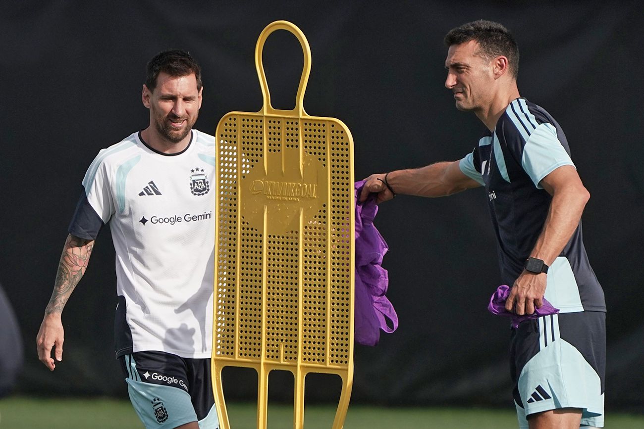 La Selección Argentina se prepara en el Compass Minerals National Performance Center de Kansas City. Scaloni define el 11, con Messi seguro.