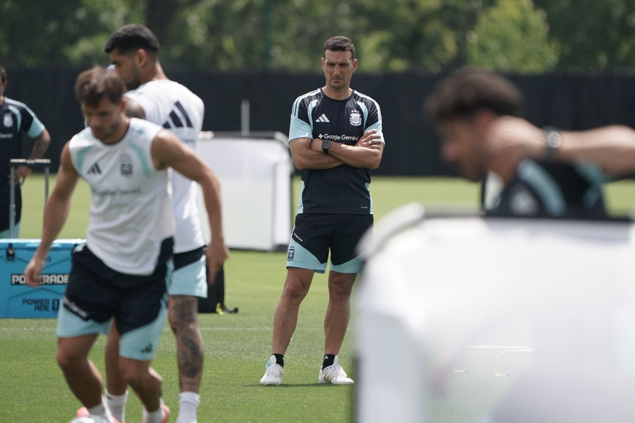 Lionel Scaloni con la selección argentina en Kansas.