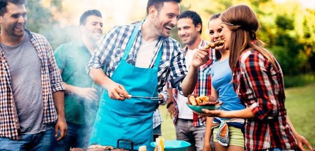 Asado entre amigos: la guía para calcular carne y achuras sin errores.