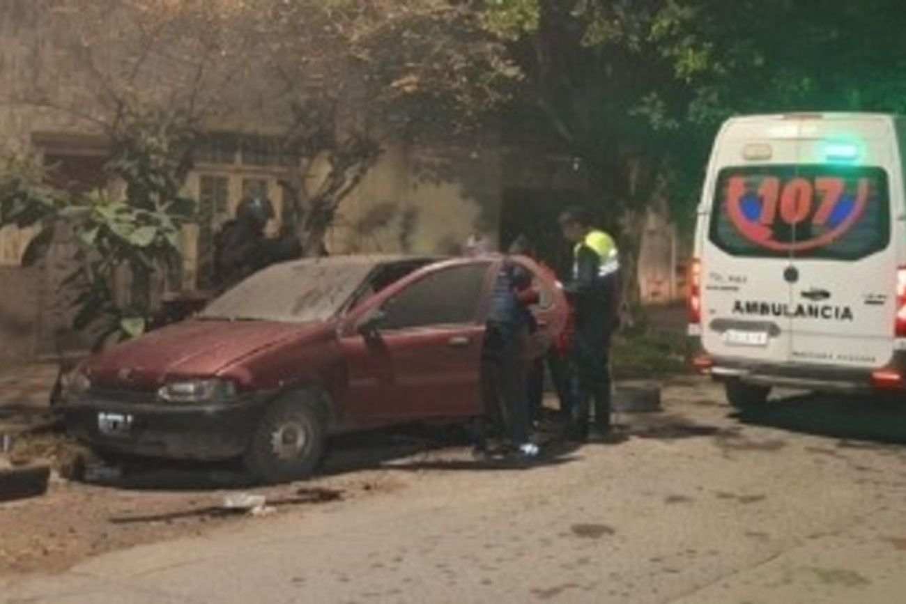 Tucumán: encontraron el cuerpo de una mujer calcinado y con un cable en el cuello dentro de un auto
