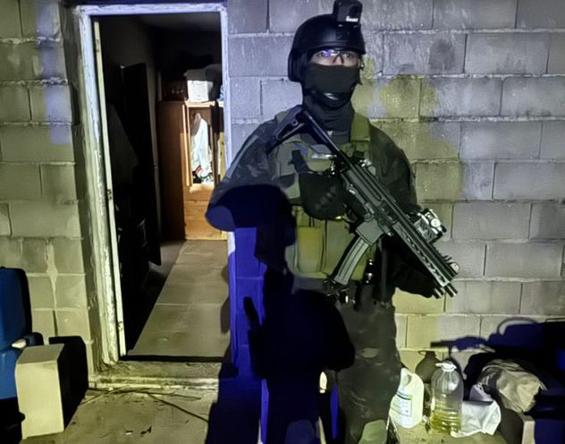 Alicia: la Fuerza Policial Antinarcotráfico desmanteló una banda familiar.