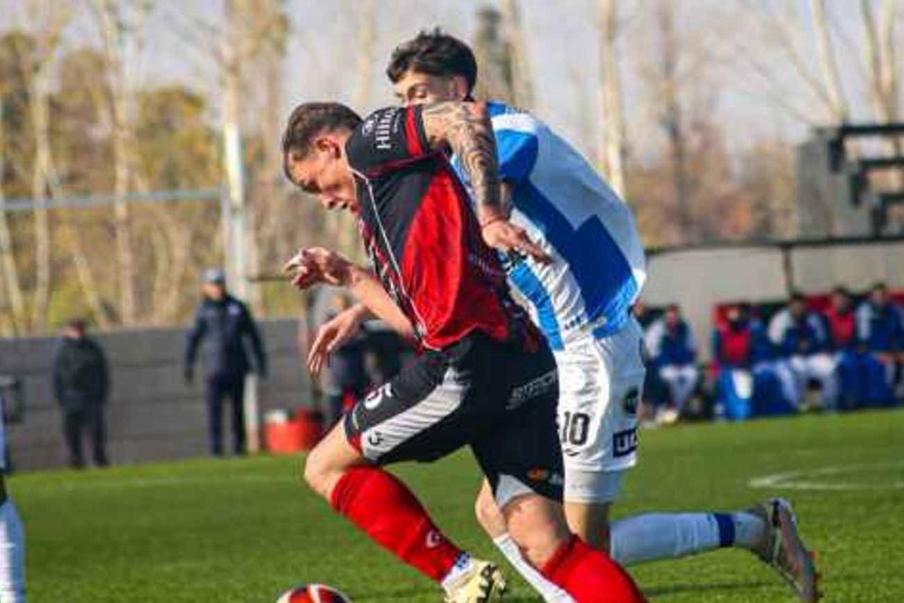 Argentino de Monte Maíz. Igualó 2 a 2 con FADEP en Mendoza. 
