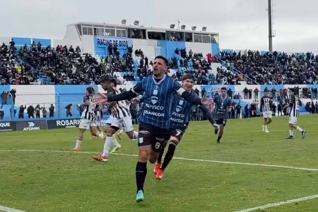 Pablo Chavarría. El delantero marcó los tantos de Racing de Nueva Italia en victoria ante Chaco For Ever por 2 a 0. Acá, abrió la cuenta de penal. La Academia había sumado por ùltima vez de a tres ante Defensores de Belgrano, hacía siete partidos.