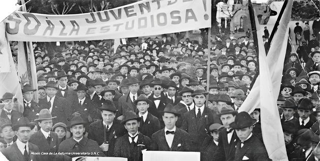 Imagen histórica de la reforma universitaria de 1918 en Córdoba.