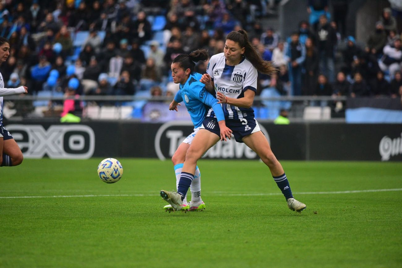 Belgrano y Talleres se enfrentan en Alberdi por la fecha 9 del torneo de Primera División del fútbol femenino de AFA. (Javier Ferreyra / La Voz)