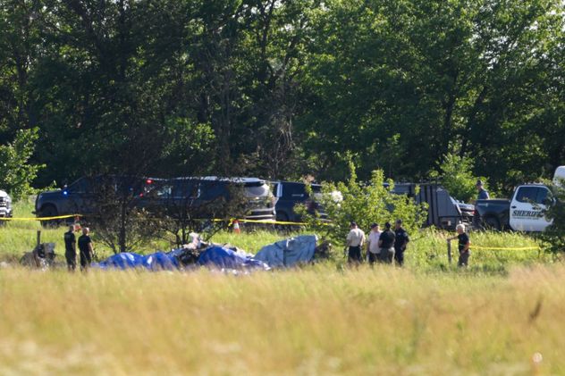 Tragedia aérea en EE.UU.: investigan una falla de potencia en el avión que cayó con 12 muertos