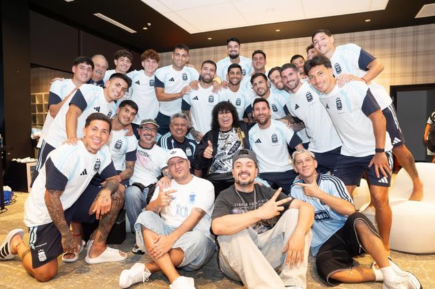La Mona Jiménez se reunió con la Scaloneta y cumplió su sueño de conocer a Messi