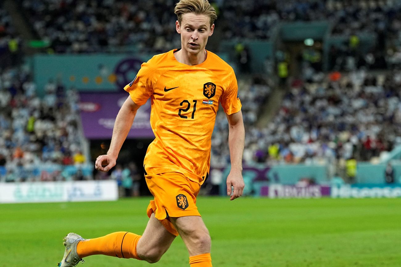 De Jong será titular este domingo en el debut de los holandeses.