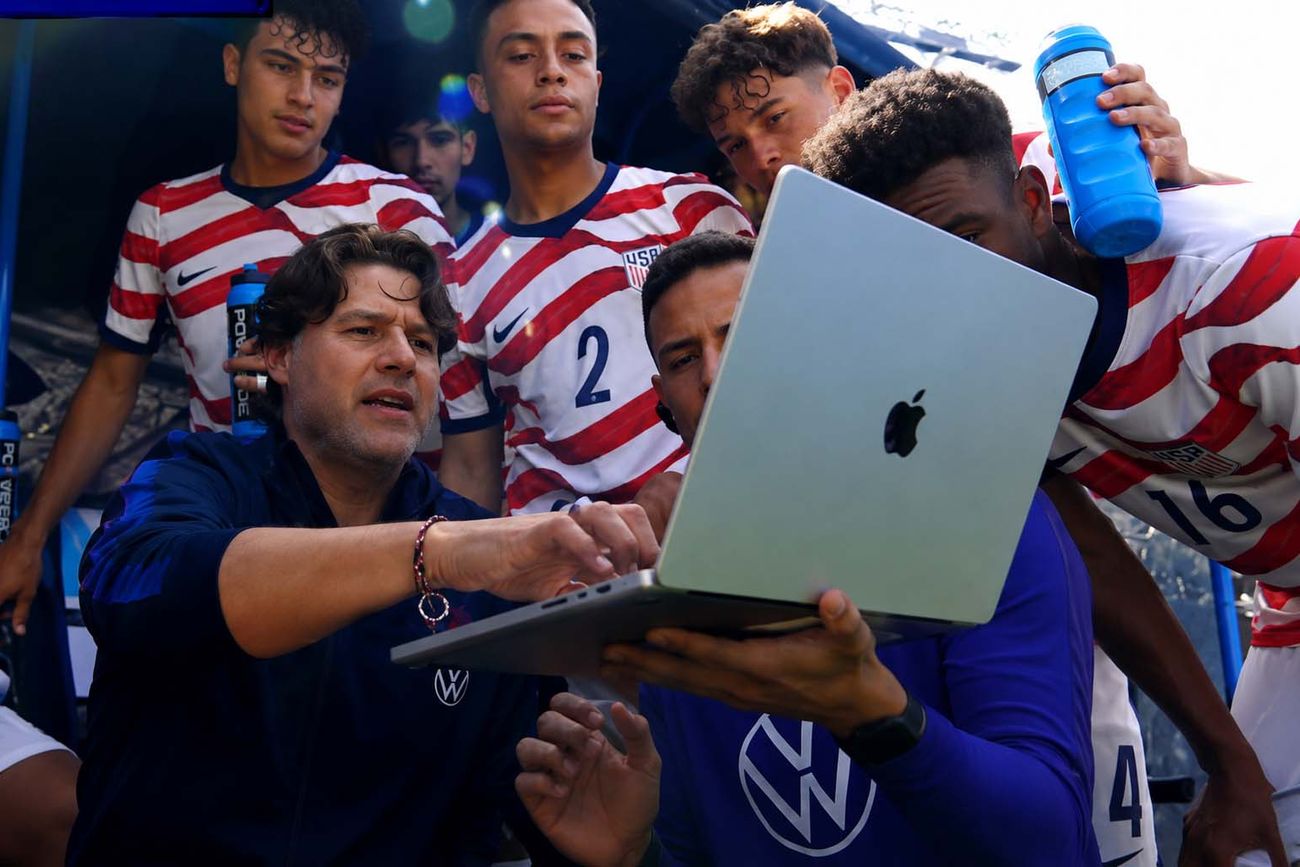 Mauricio Pochettino, DT de Estados Unidos, utilizando IA. 