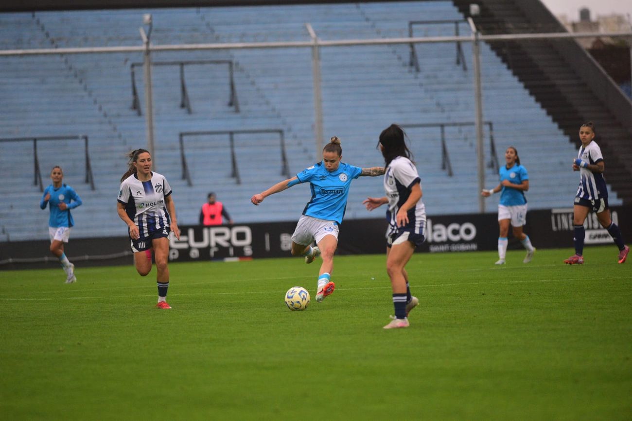 Belgrano y Talleres se enfrentan en Alberdi por la fecha 9 del torneo de Primera División del fútbol femenino de AFA. (Javier Ferreyra / La Voz)