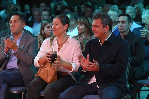 Tania Kyshakevych y Sergio Massa en un congreso del Frente Renovador.