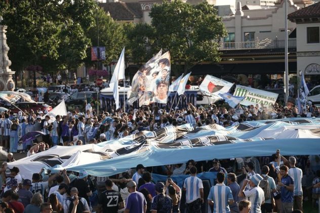 La marea argentina inunda Kansas City: un banderazo masivo marcó el inicio del sueño mundialista