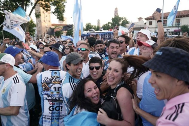La marea argentina inunda Kansas City: un banderazo masivo marcó el inicio del sueño mundialista