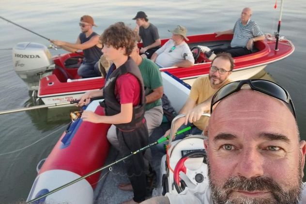 Buscan a cinco pescadores desaparecidos en el Río de la Plata: el intenso operativo de Prefectura