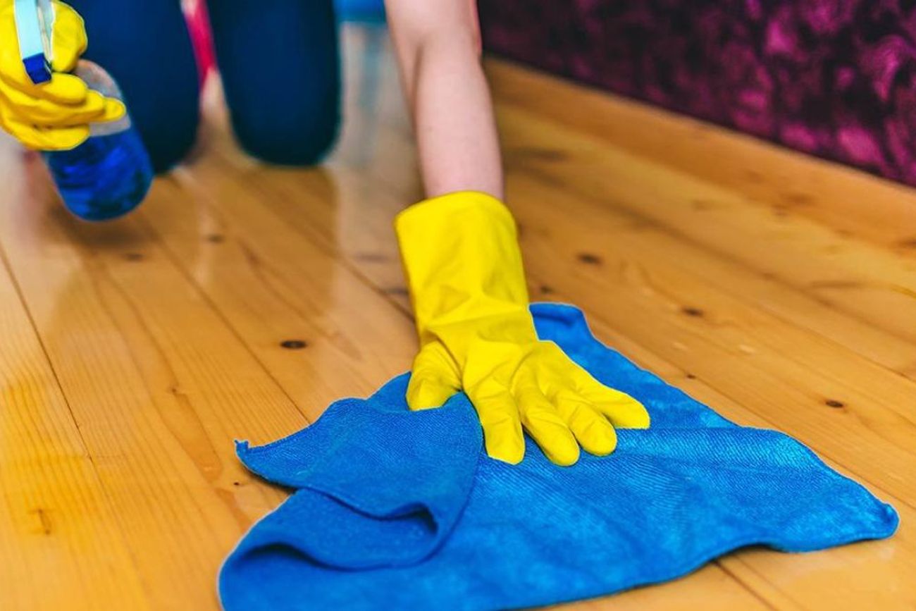El ingrediente que puede dejar tus pisos de madera como nuevos y pocos conocen
