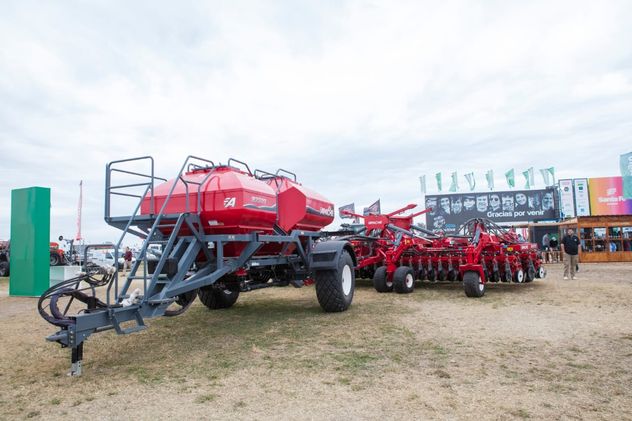 El stand de Apache fue uno de los puntos de encuentro de Agroactiva 2026, con las últimas innovaciones de la compañía en siembra directa.