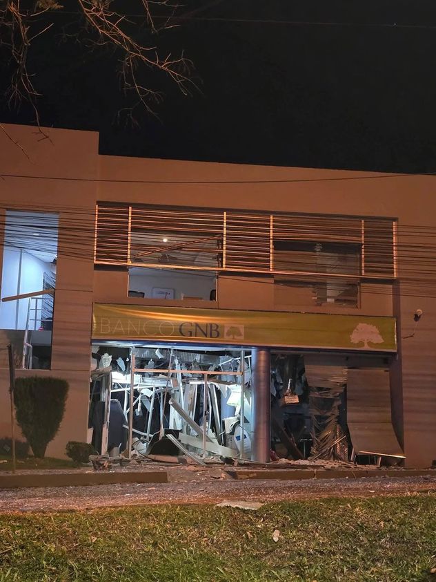 Asaltan bancos con explosivos en Paraguay.