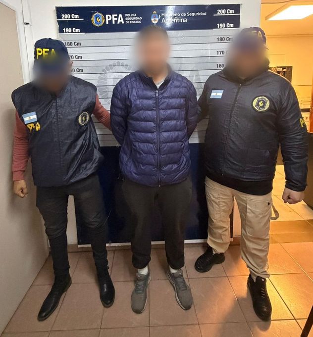 Secuestro de álbumes y figuritas. (PFA)