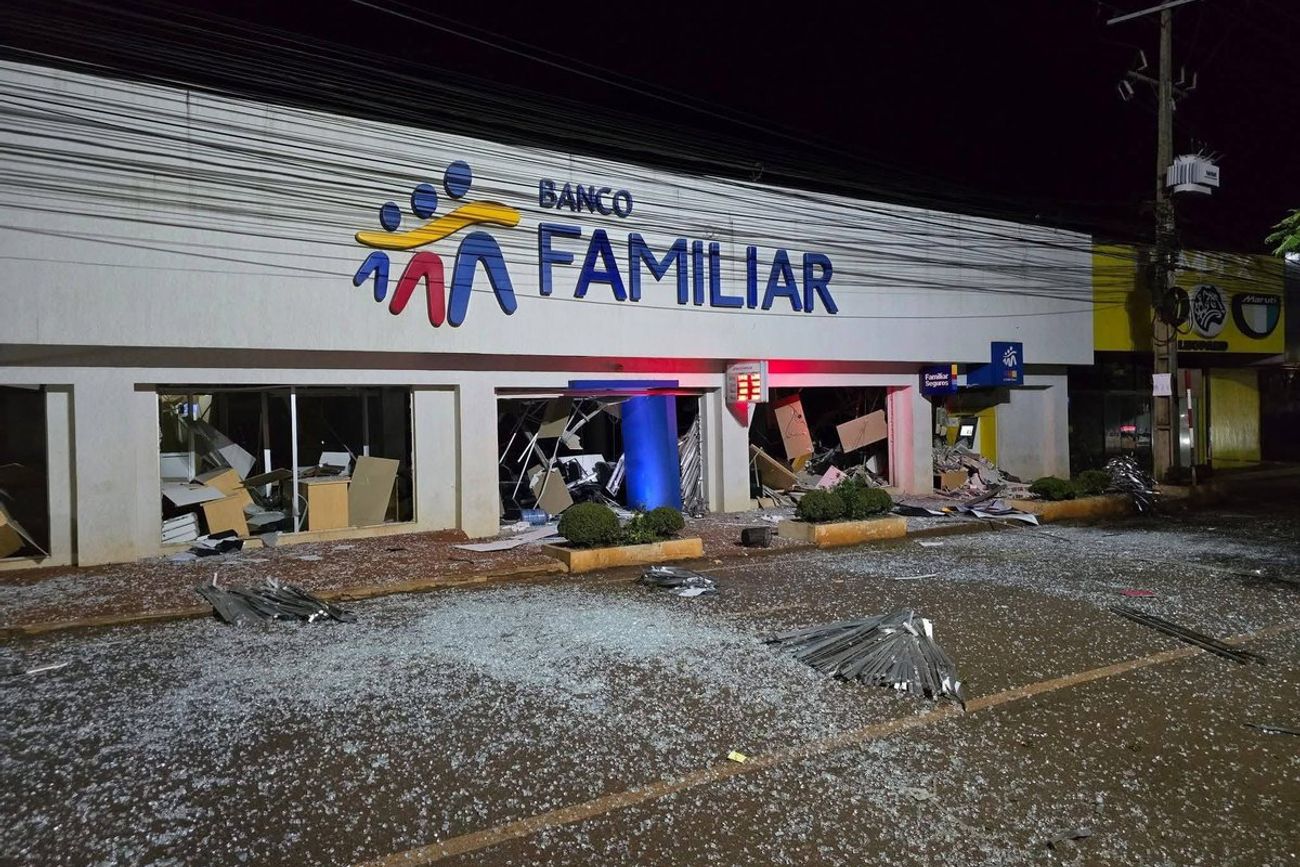 Asaltan bancos con explosivos en Paraguay.