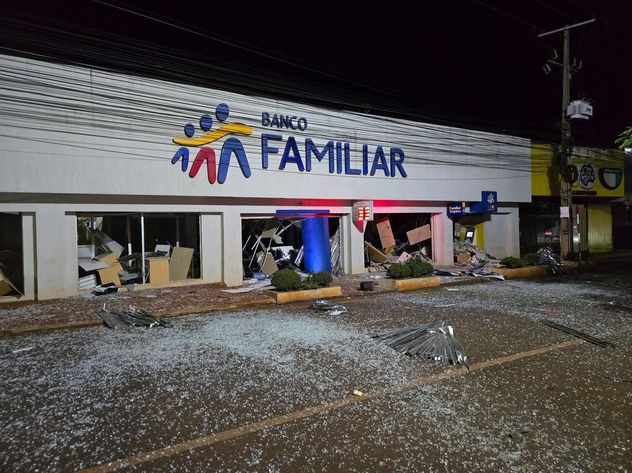 Asaltan bancos con explosivos en Paraguay.