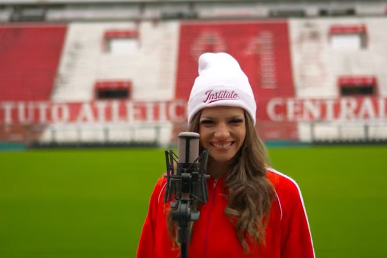 Flor Ceballos, cantante cordobesa. Y de la Gloria.