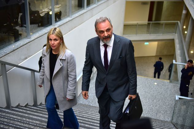Jorge Cassini, abogado defensor de Claudio Barrelier, ingresando en los Tribunales II de Córdoba. (Nicolás Bravo/ La Voz)