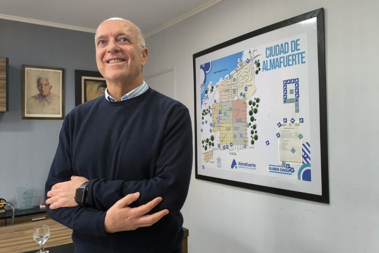 Rubén Dagum, intendente de Almafuerte, en su despacho municipal.