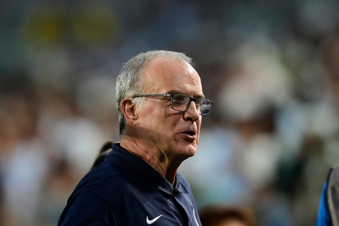 Marcelo Bielsa y su balance del 1-1 con Arabia Saudita. No fue el estreno esperado para Uruguay.