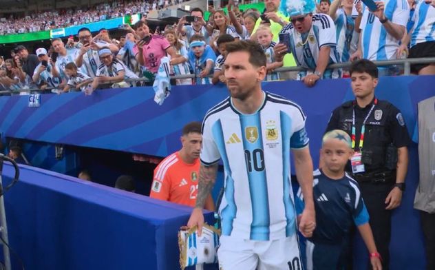 Messi en el partido ante Algeria.