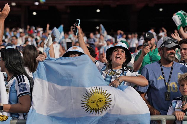 La previa de los hinchas argentinos de cara al duelo frente a Argelia en el estadio Arrowhead de Kansas City.