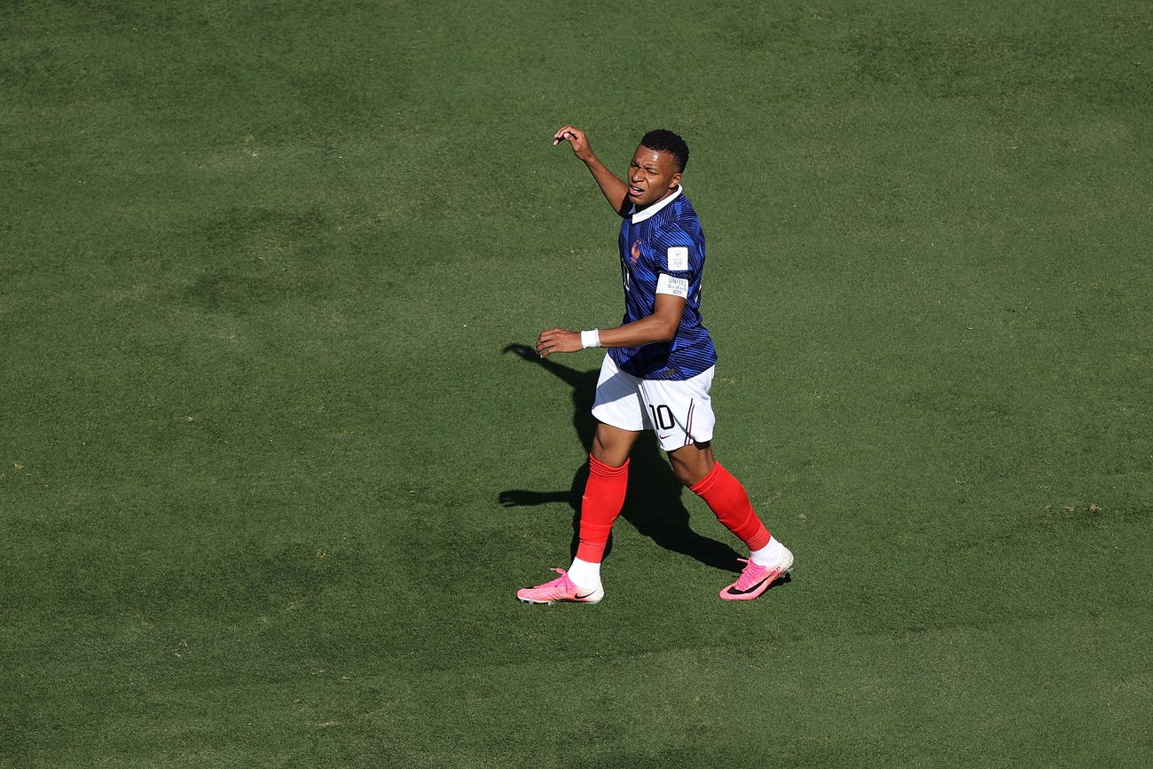 Mbappé, en Francia ante Senegal. El delantero francés marcó un doblete en la victoria ante Senegal, superó el récord goleador de Giroud.