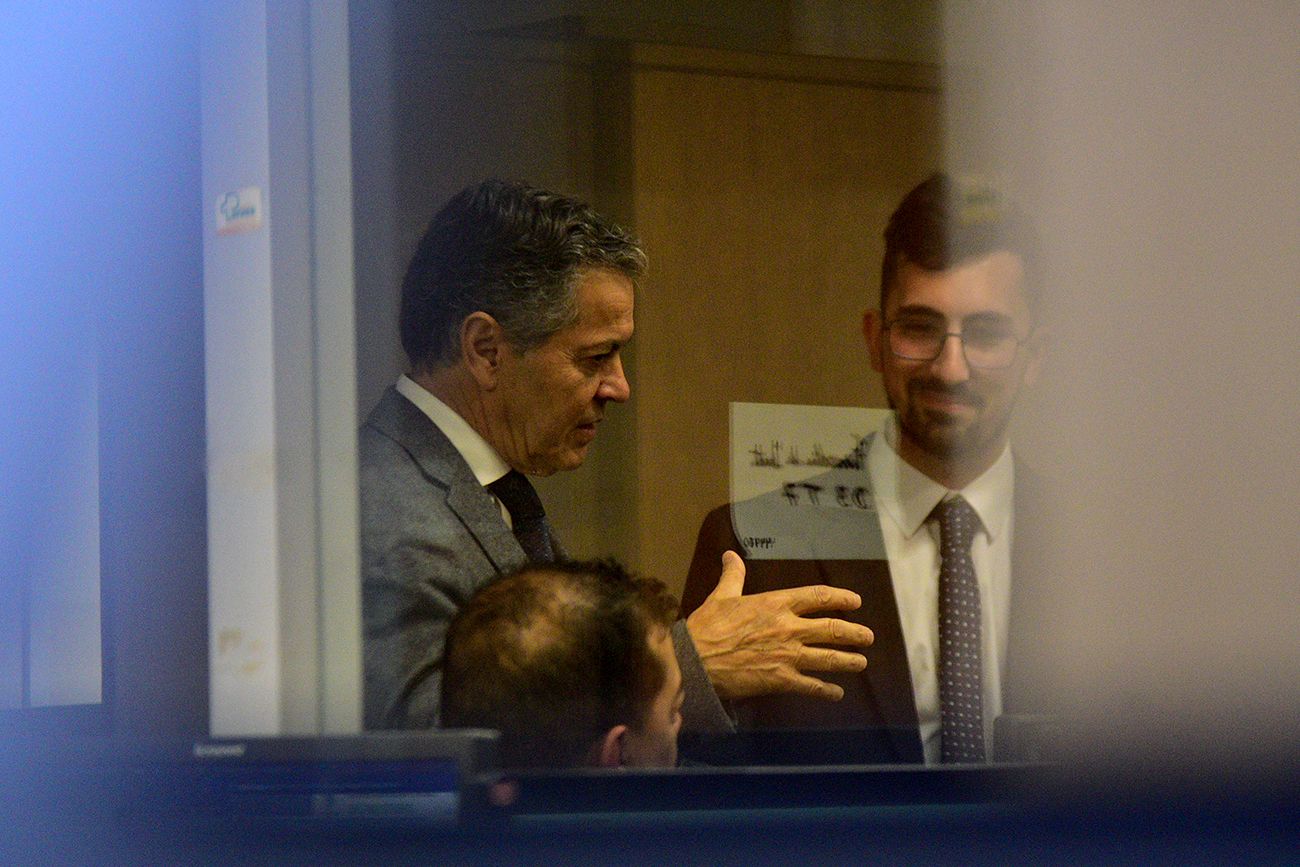 El fiscal Raúl Garzón, tras la indagatoria. 