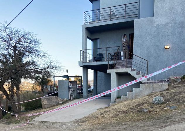 Escenario. En este dúplex de Villa Carlos Paz, hallaron el cuerpo sin vida del empresario Enrique Di Noto. (Carlos Paz Vivo)