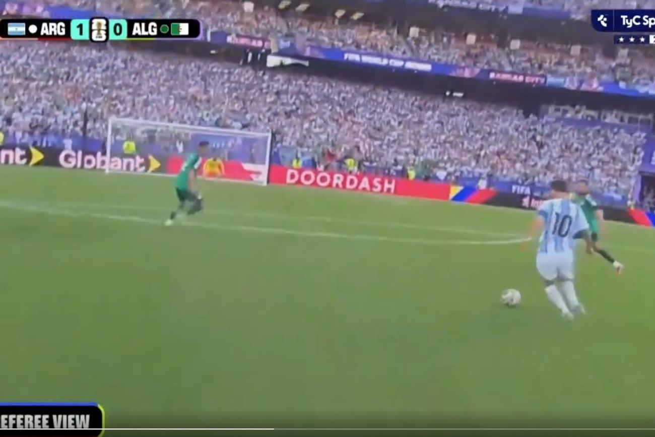 Gol de Messi con la cámara del árbitro.