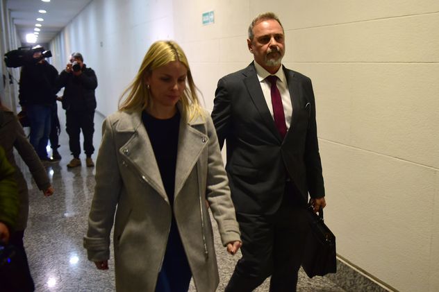 Jorge Cassini, abogado defensor de Claudio Barrelier, ingresando en los Tribunales II de Córdoba. (Nicolás Bravo/ La Voz)