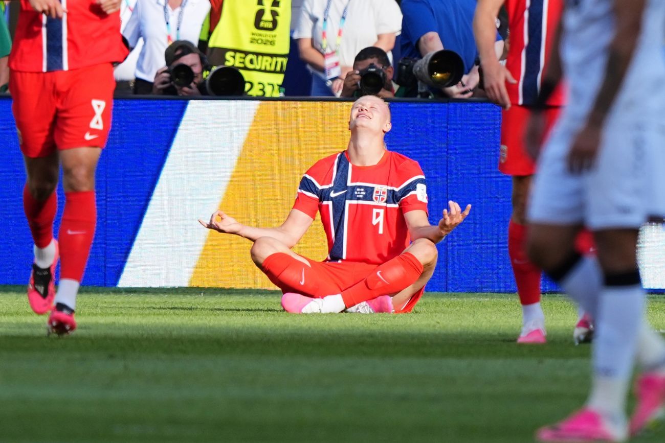 Erling Haaland celebra uno de sus goles ante Irak, en el Mundial.