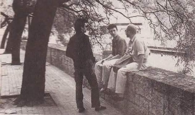 Los Redondos, en su paso por Córdoba en diciembre de 1987. Aquí, Semilla, Skay e Indio en La Cañada. (Archivo "Perro" Emaides)