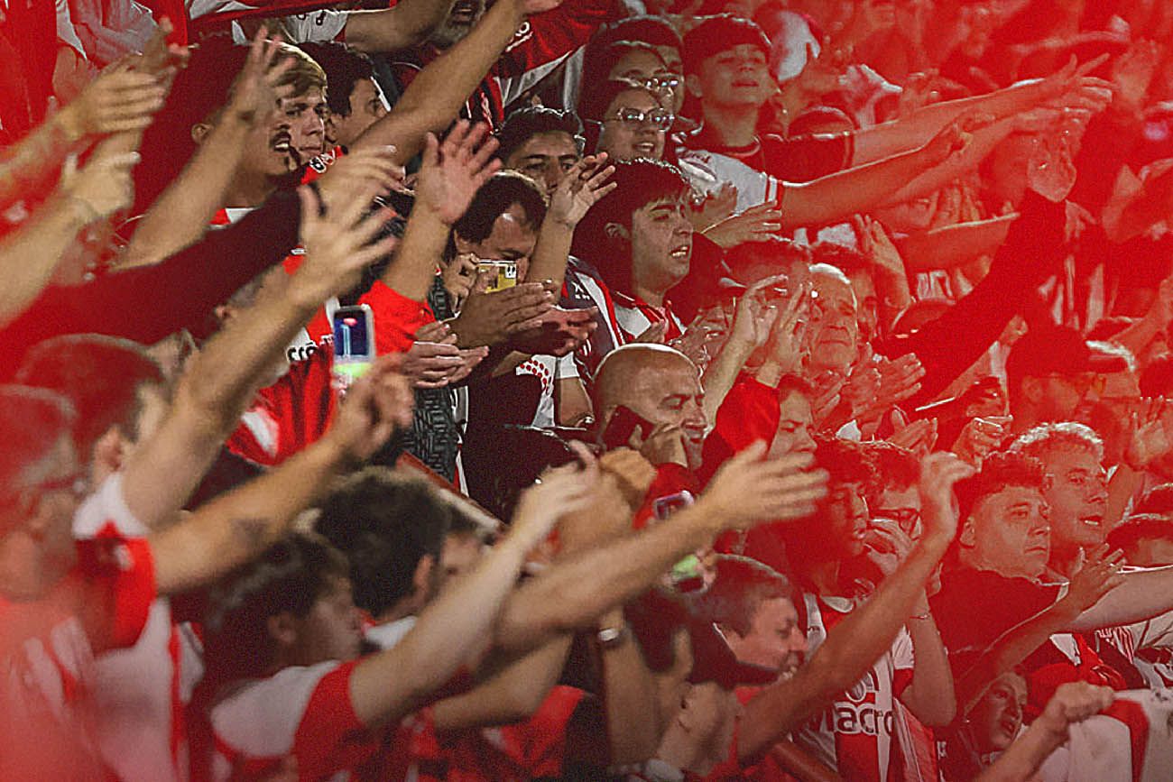 "Vos y La Gloria, otra vez", asóciate nuevamente para seguir con la pasión albirroja.