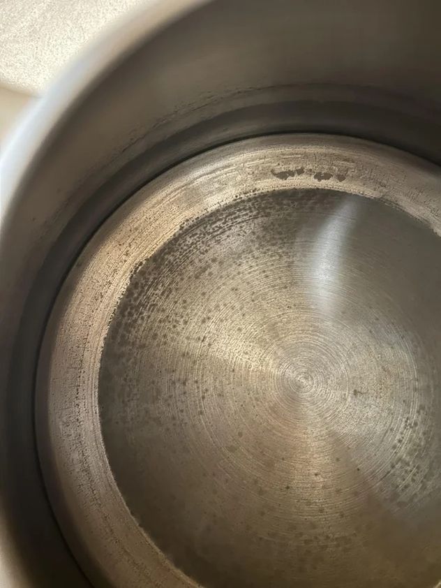 Cómo eliminar el sarro de la tetera y la pava eléctrica con un truco casero de dos ingredientes.