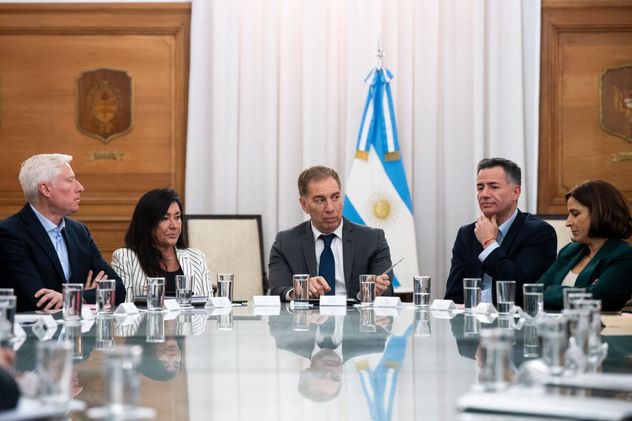 El ministro de Interior Diego Santilli con los cordobeses Gabriel Bornoroni, Laura Rodríguez Machado y Soledad Carrizo.