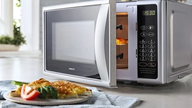 Cómo evitar que el plato se caliente más que la comida en el microondas.