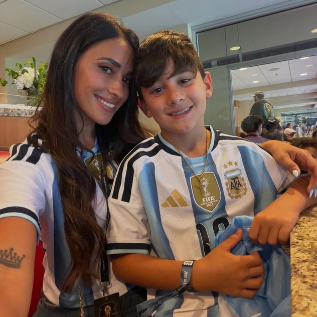 Antonela Roccuzzo con Ciro Messi