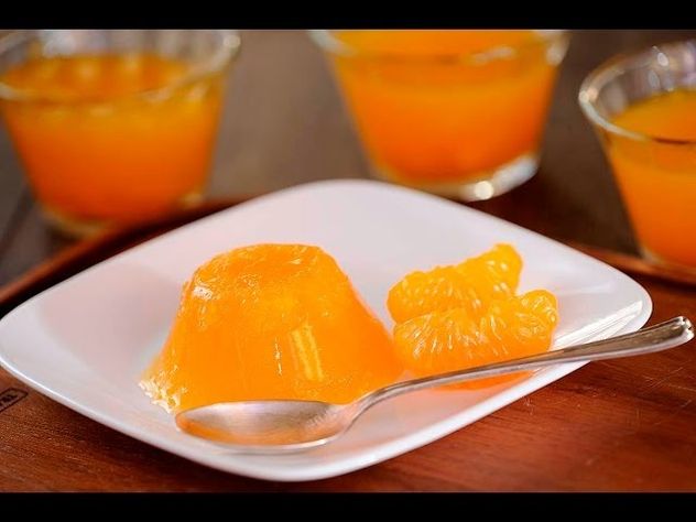 No las tires más: así podés hacer una gelatina de mandarina con las cáscaras de la fruta.