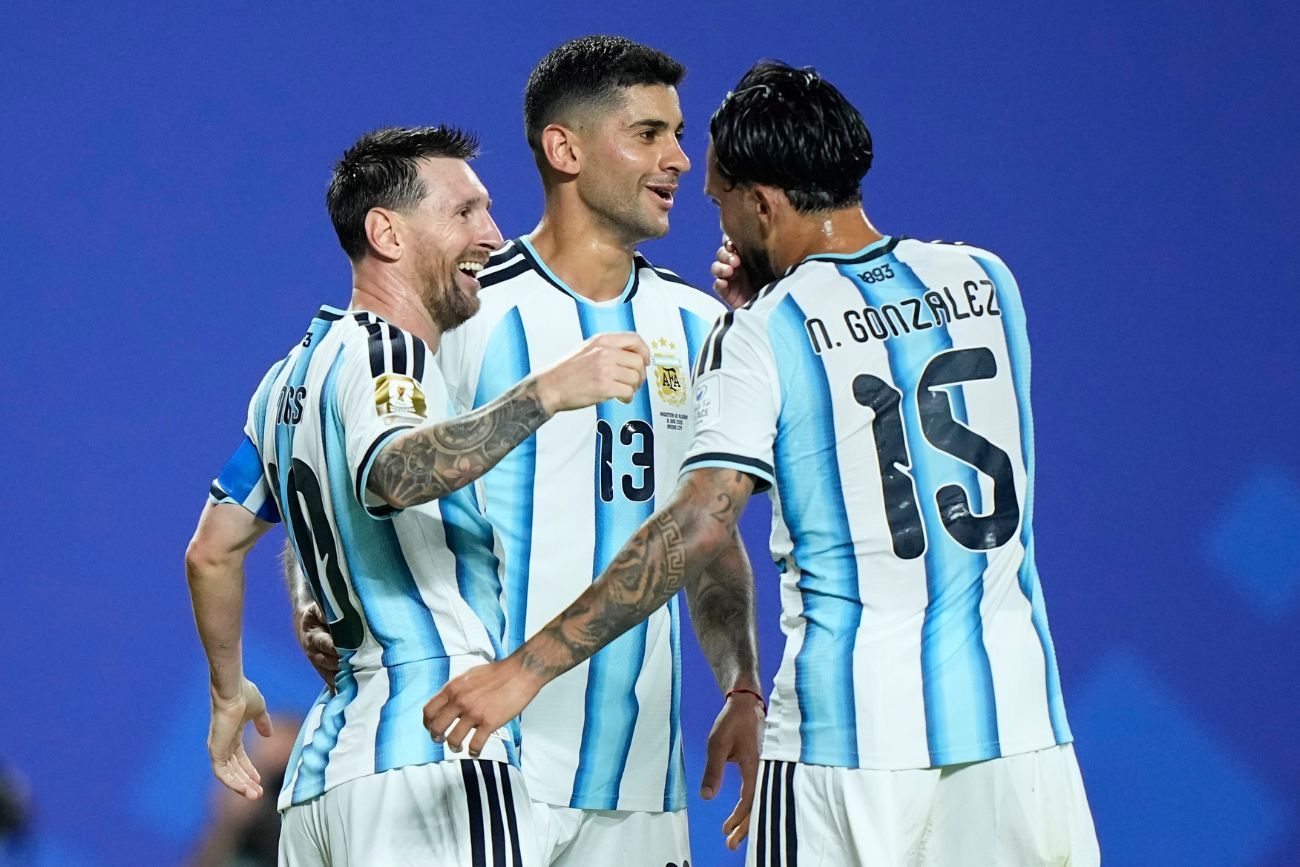 Lionel Messi festeja uno de sus tres goles con la Argentina ante Argelia, en el debut en el Mundial 2026.