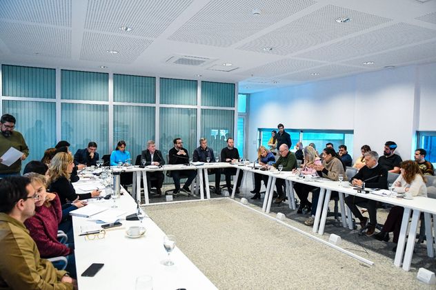 Concejales se reunieron en comisión el secretario Sergio Lorenzatti para tratar los cambios en el Estatuto de Empleado Municipal.