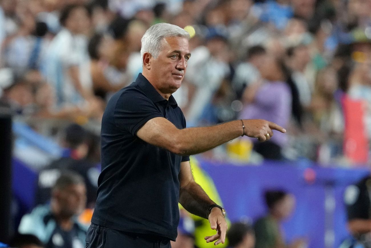 Vladimir Petković, entrenador de Algeria.