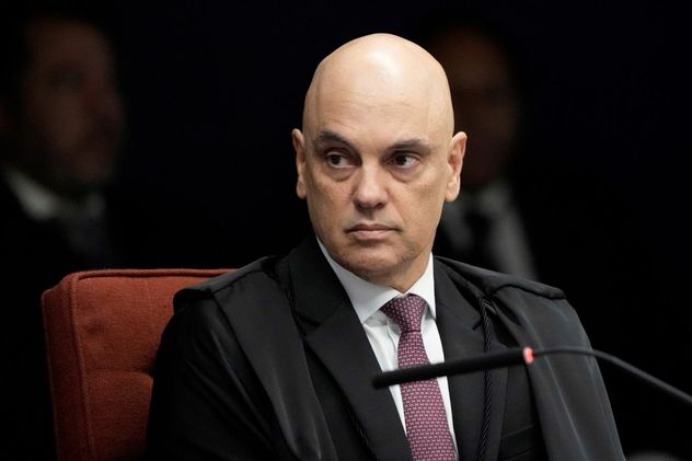 Brasil: la Justicia le dio 24 horas a Bolsonaro para explicar por qué tenía un arma en su casa