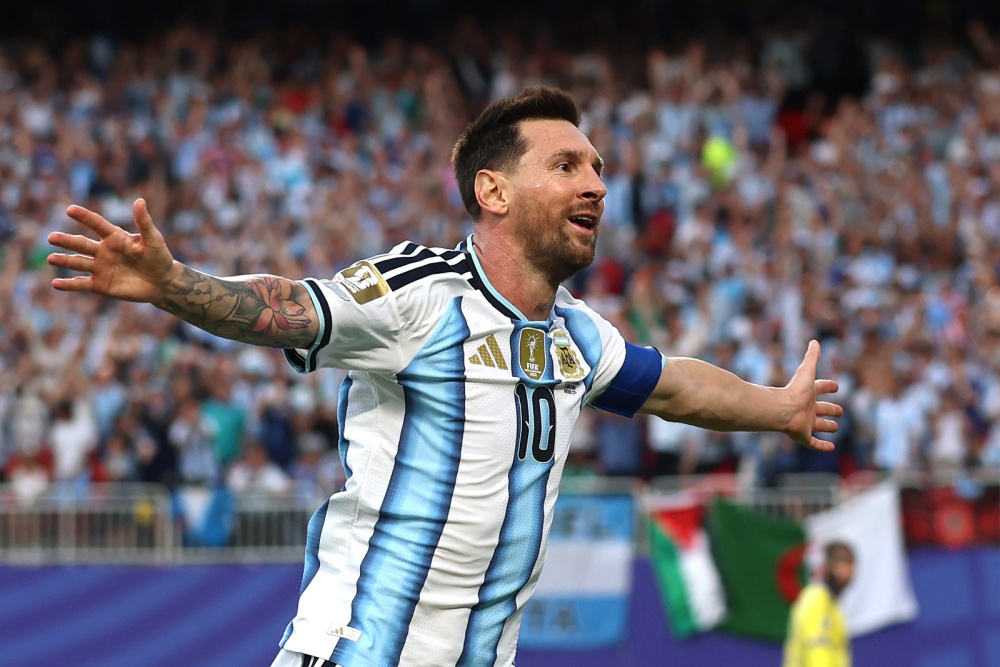 Festejos por los tres goles de Messi.